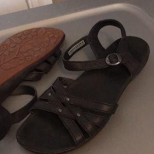Keen black sandals